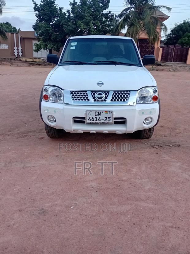 Nissan Hardbody 2010 White