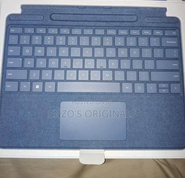 Surface Pro 9 & 11 Keyboard Signature Edition Alcantara New photo 2