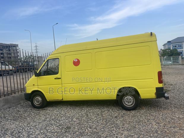 Mercedes-Benz Sprinter 2005 Yellow photo 4