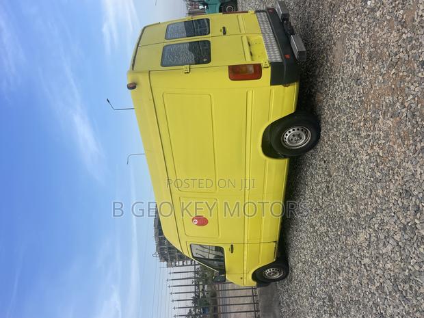 Mercedes-Benz Sprinter 2005 Yellow photo 5