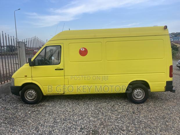 Mercedes-Benz Sprinter 2005 Yellow