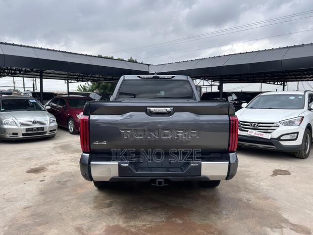 Toyota Tundra 2024 Gray