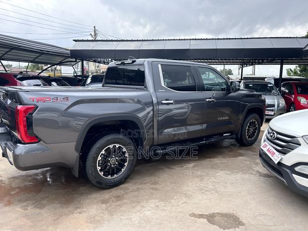 Toyota Tundra 2024 Gray