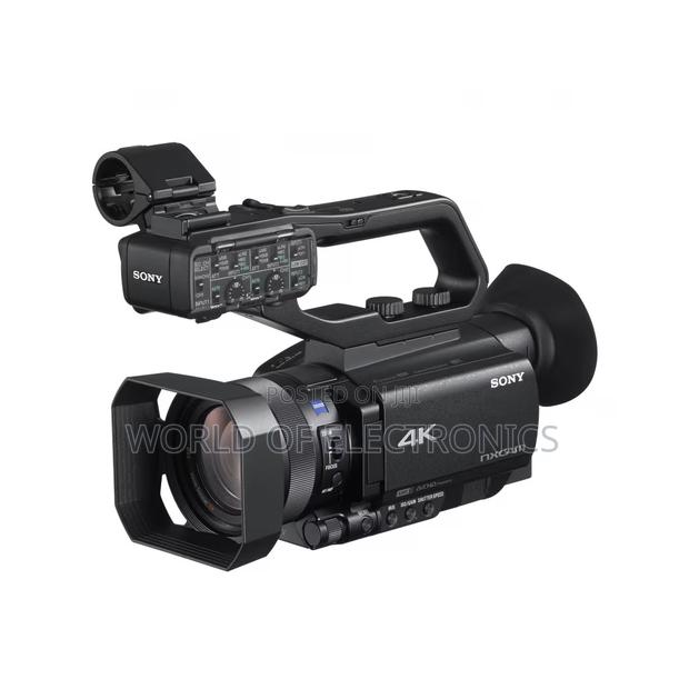 HXR-Nx80 Handheld Camcorder - HDR - Sony Pro · Photo 2
