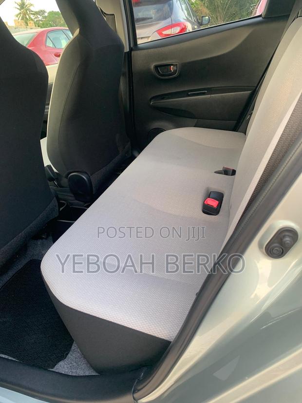 Toyota Vitz 2013 Silver