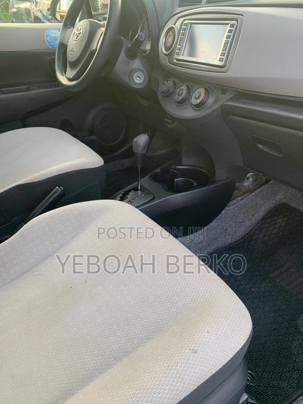 Toyota Vitz 2013 Silver