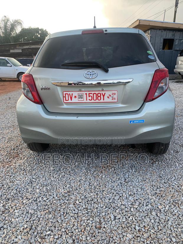 Toyota Vitz 2013 Silver