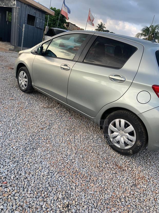Toyota Vitz 2013 Silver