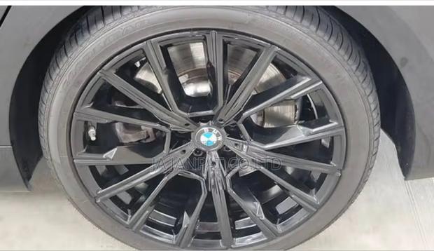 BMW 7 Series 2023 Black photo 7
