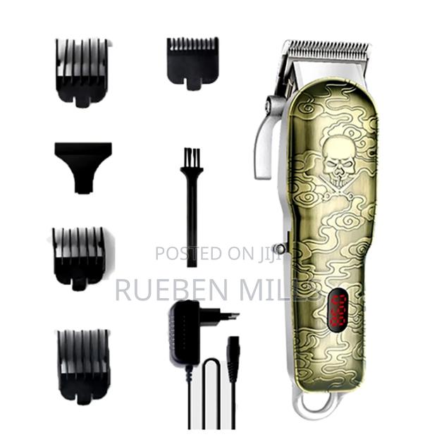 Professional Barbering Machine With Fine Cutting Blade · Photo 2
