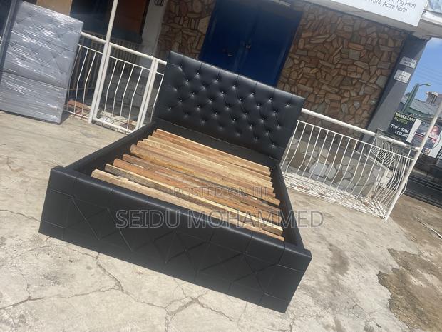Black Double Bed · Photo 2
