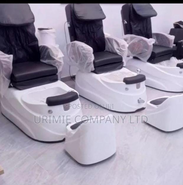 Pedicure Station With Massage Chair · Photo 4