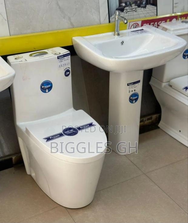 Wc With Basin Complete Set- Combined Wc · Photo 2