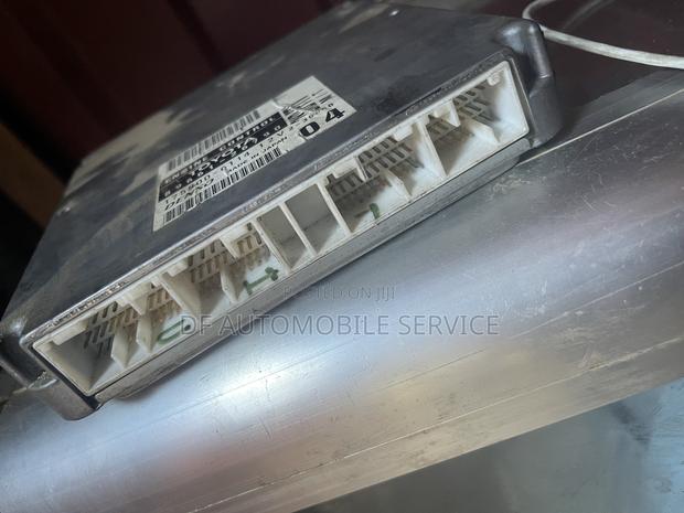Ecu Engine Control Module Toyota Hiace photo 2