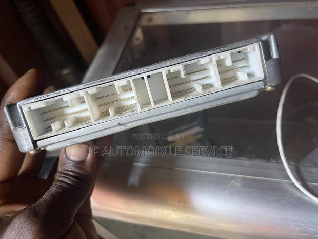 Ecu Engine Control Module Toyota Hiace photo 3