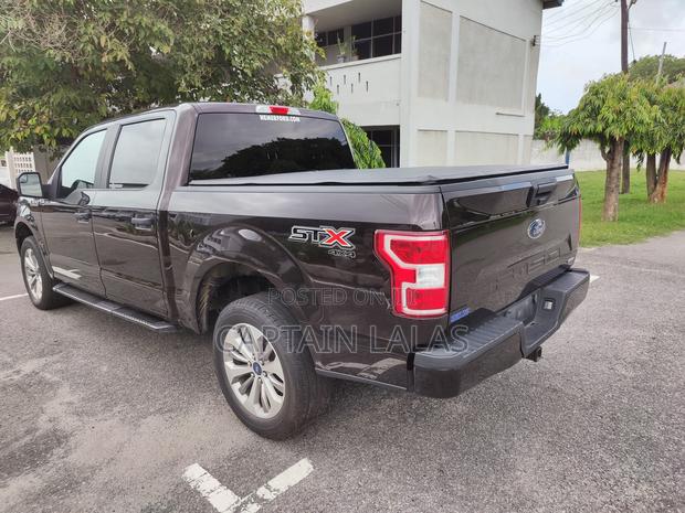 Ford F-150 Lariat 4x4 SuperCrew Cab Styleside 5.5 ft. box 145 in. WB photo 12