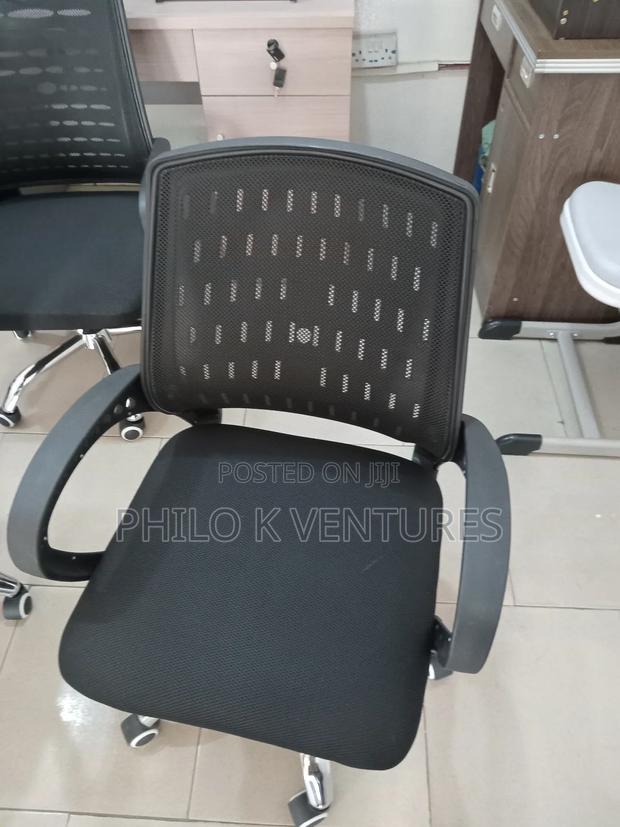 Quality Foam Visitors Chair · Photo 2