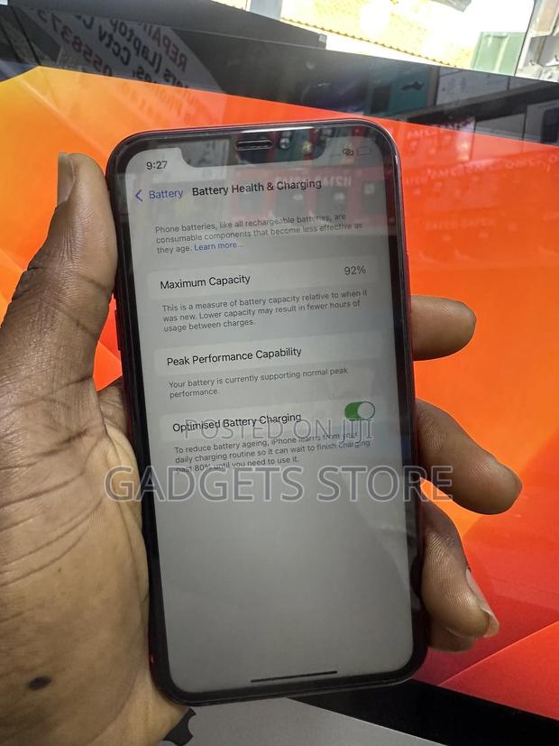Apple iPhone XR 128 GB Red photo 2