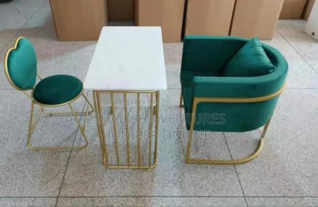 Nails Salon Table and Chairs Green Color · Photo 2