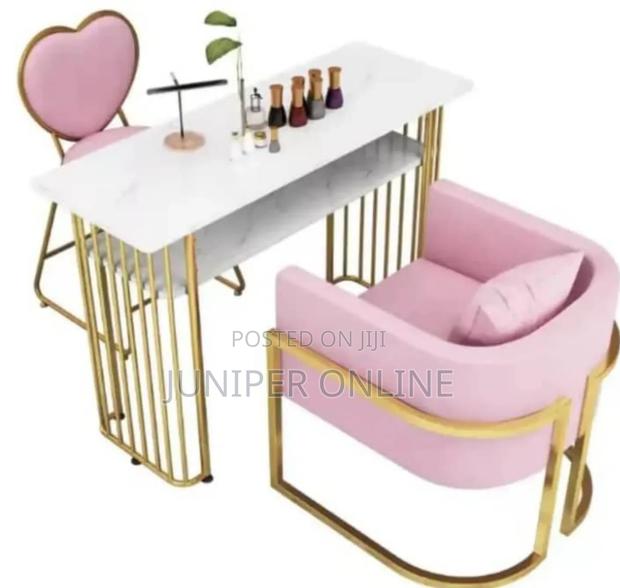 Nails Salon Table and Chairs Pink Color · Photo 2