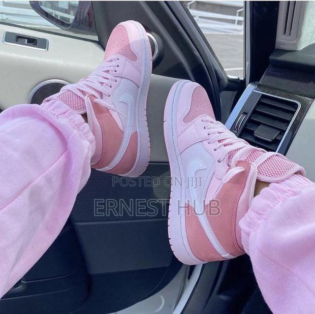 Air Jordan One Pink · Photo 3