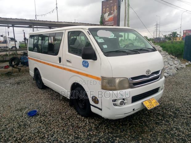 Toyota HiAce 2012 White
