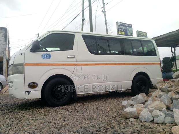 Toyota HiAce 2012 White