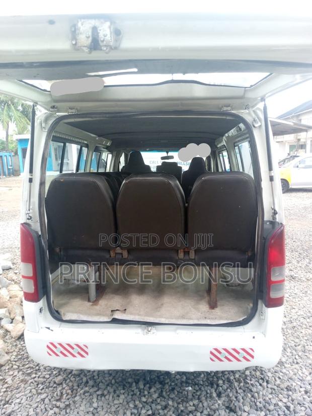 Toyota HiAce 2012 White