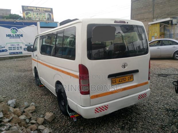 Toyota HiAce 2012 White
