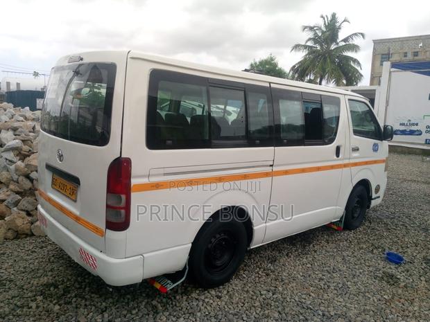 Toyota HiAce 2012 White