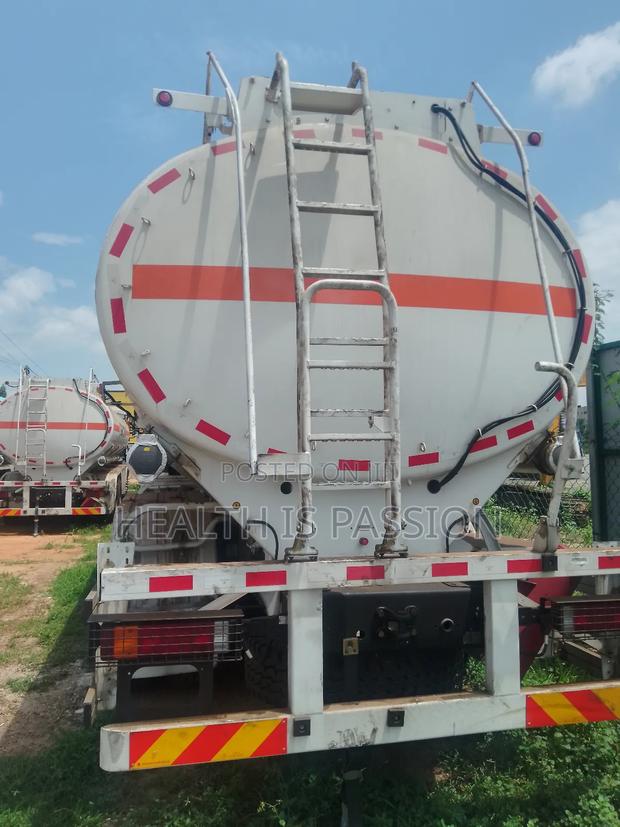 Fuel Tankers ,20000liters 27,000liters for Sale photo 2