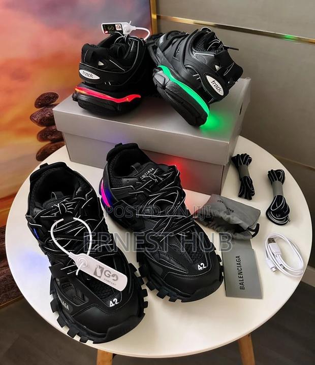 Balenciaga Track Black · Photo 3