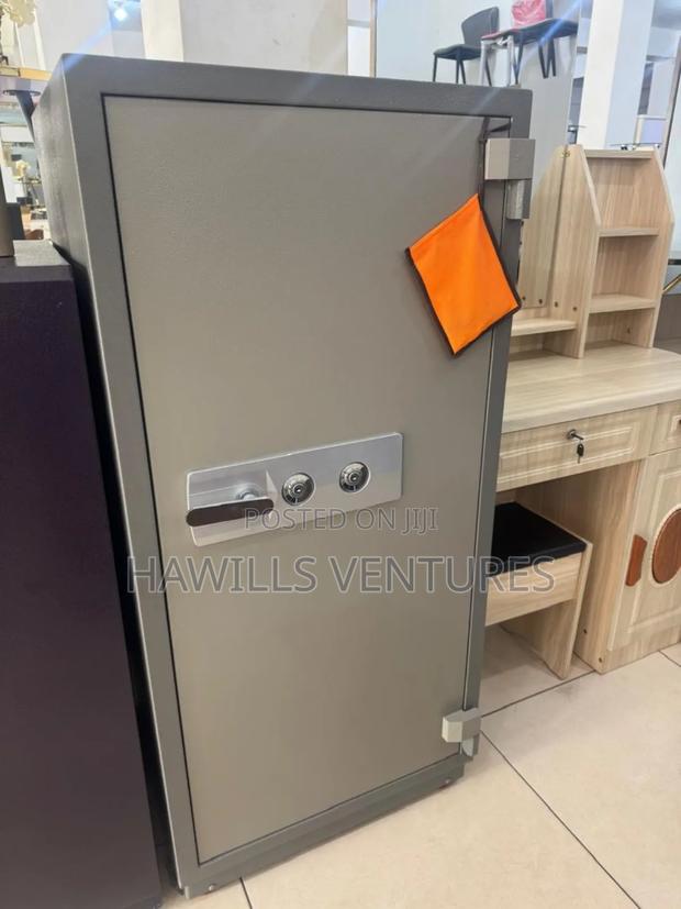 Fireproof Money Safe · Photo 2