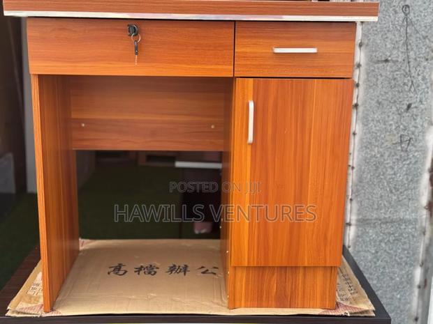 Small Office Table · Photo 2