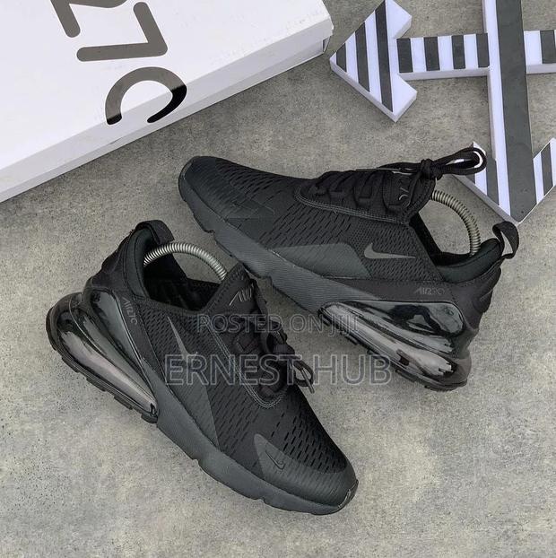 Nike Airmax 270 Triple Black · Photo 3