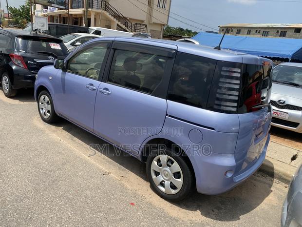 Toyota Sienta 2013 Red