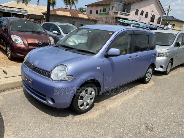 Toyota Sienta 2013 Red