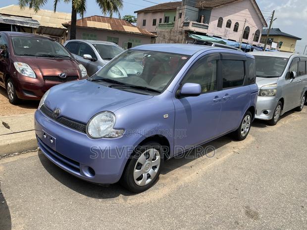 Toyota Sienta 2013 Red