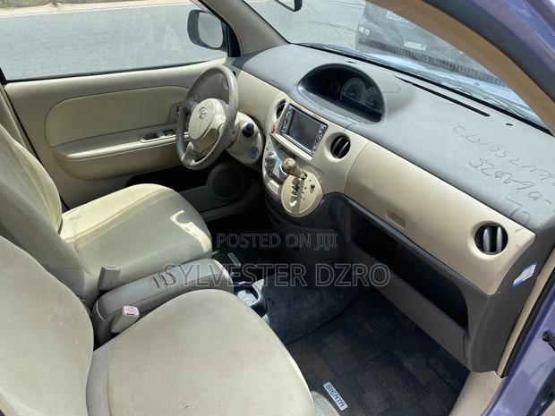 Toyota Sienta 2013 Red