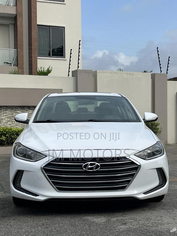 Hyundai Elantra SE Sedan FWD (2.0L 4cyl 6M) 2017 White