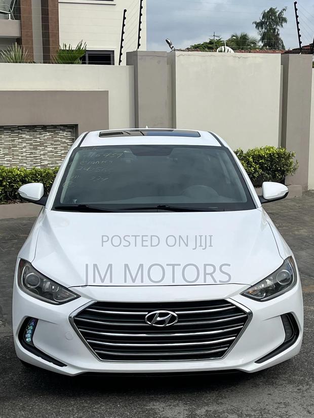 Hyundai Elantra SE Sedan FWD (2.0L 4cyl 6M) 2017 White photo 2