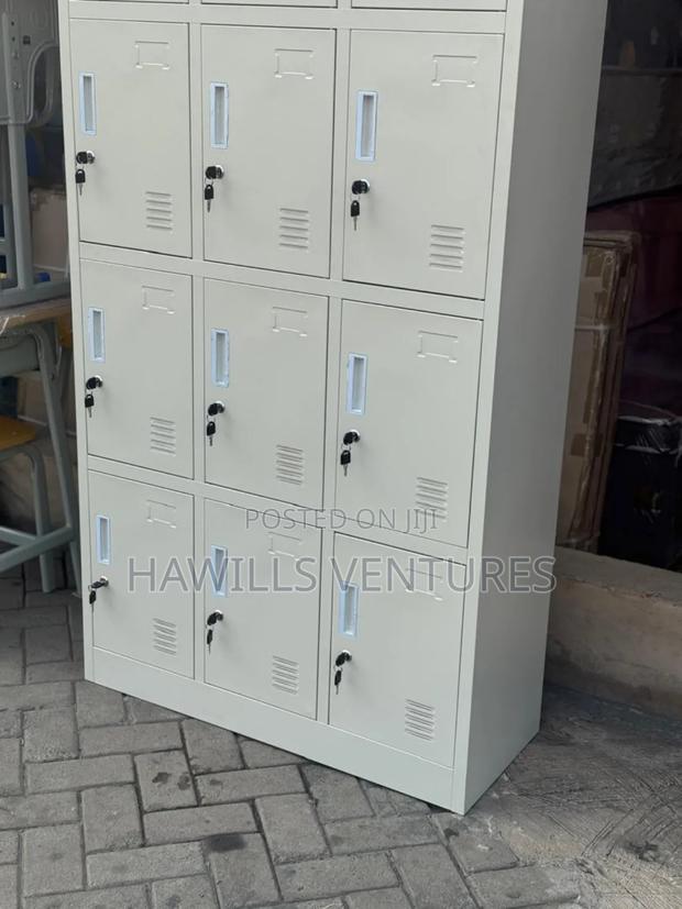 Metal 12 Door Cabinet / Storage · Photo 2
