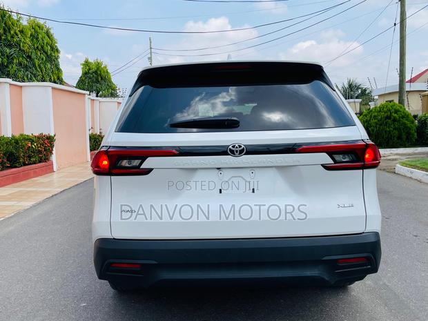 Toyota Grand Highlander XLE AWD 2024 White photo 4