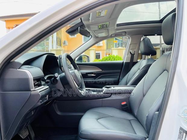 Toyota Grand Highlander XLE AWD 2024 White photo 6