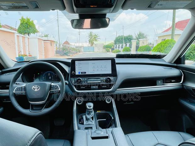 Toyota Grand Highlander XLE AWD 2024 White photo 8