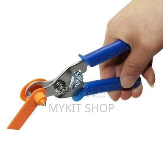 Ear Tags Remover · Photo 2