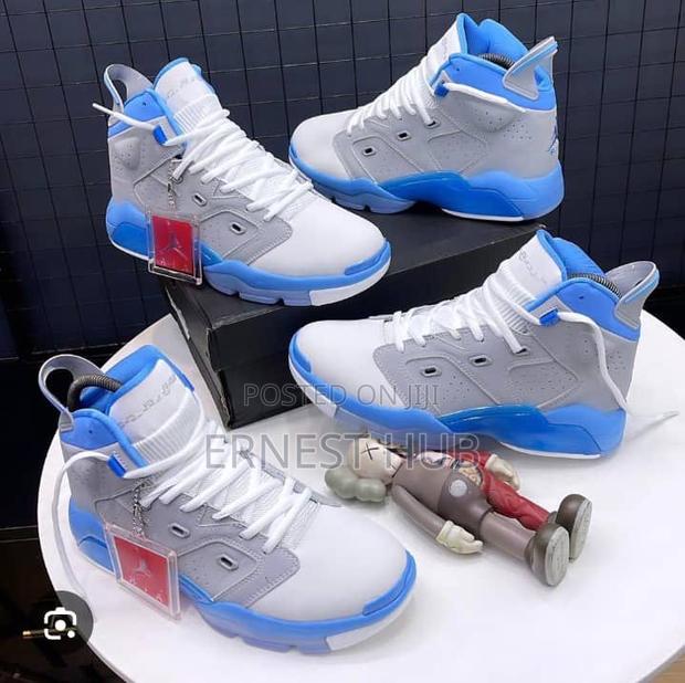 Jordan 6 Retro Blue · Photo 3