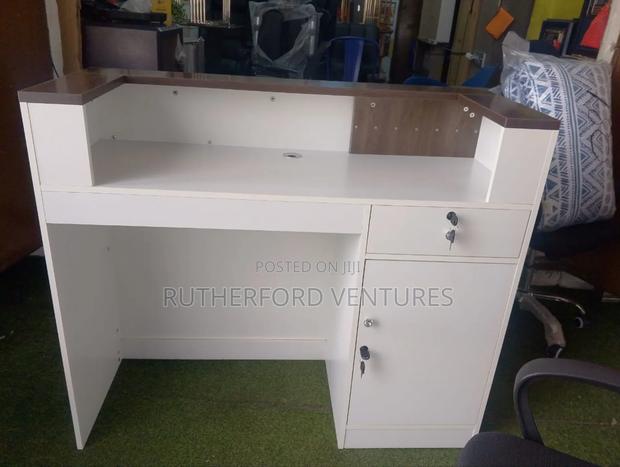 Executive Wooden Reception Desk photo 2