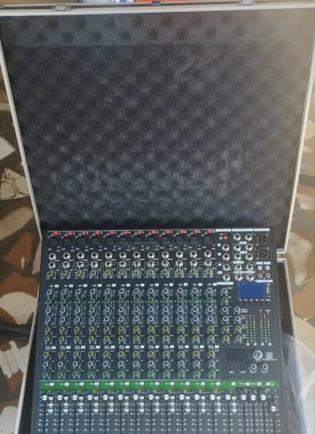 Jac SMX - 12 ,12- Channel Raw Mixer · Photo 3