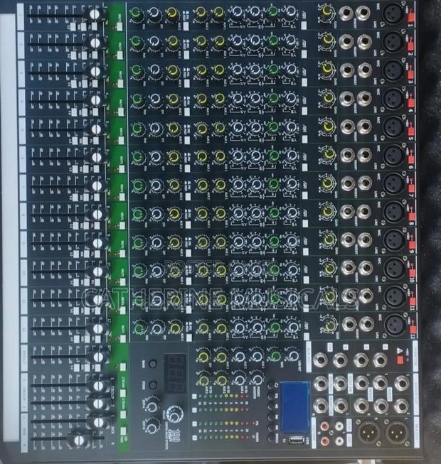 Jac SMX - 12 ,12- Channel Raw Mixer · Photo 4